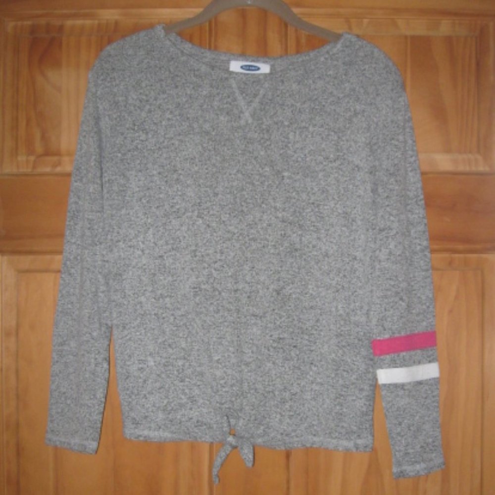 5/$30 Girls Old Navy Gray Long Sleeve Top